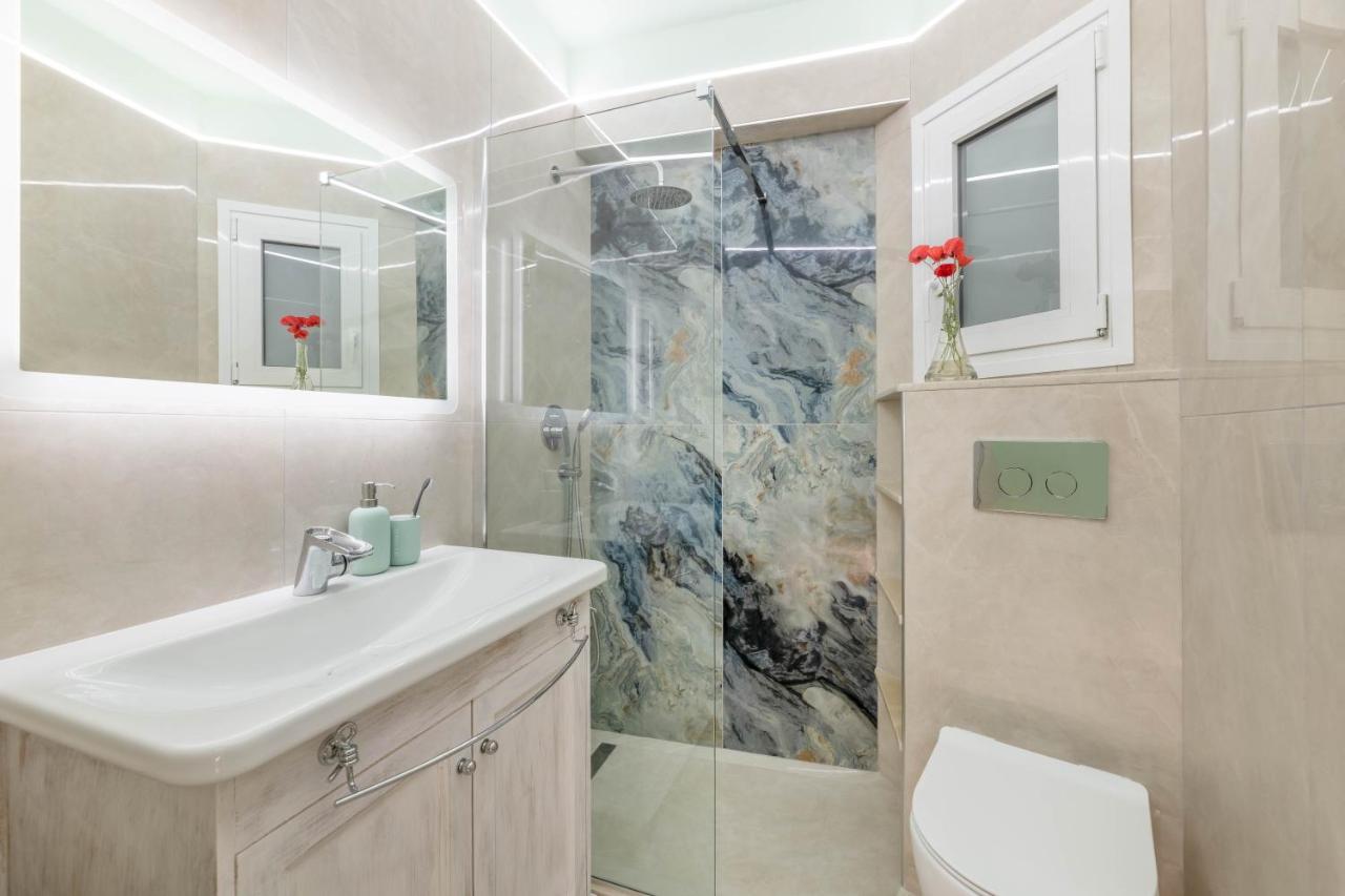 Lydia'S Luxury Apartment ลูตรากี ภายนอก รูปภาพ