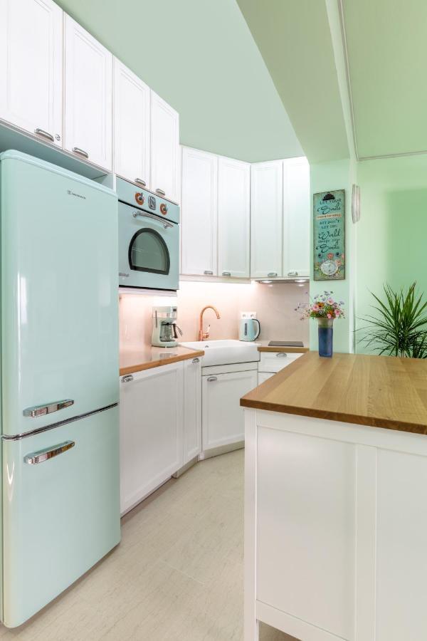 Lydia'S Luxury Apartment ลูตรากี ภายนอก รูปภาพ