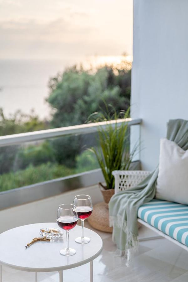 Lydia'S Luxury Apartment ลูตรากี ภายนอก รูปภาพ