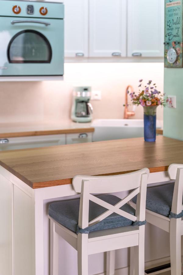 Lydia'S Luxury Apartment ลูตรากี ภายนอก รูปภาพ